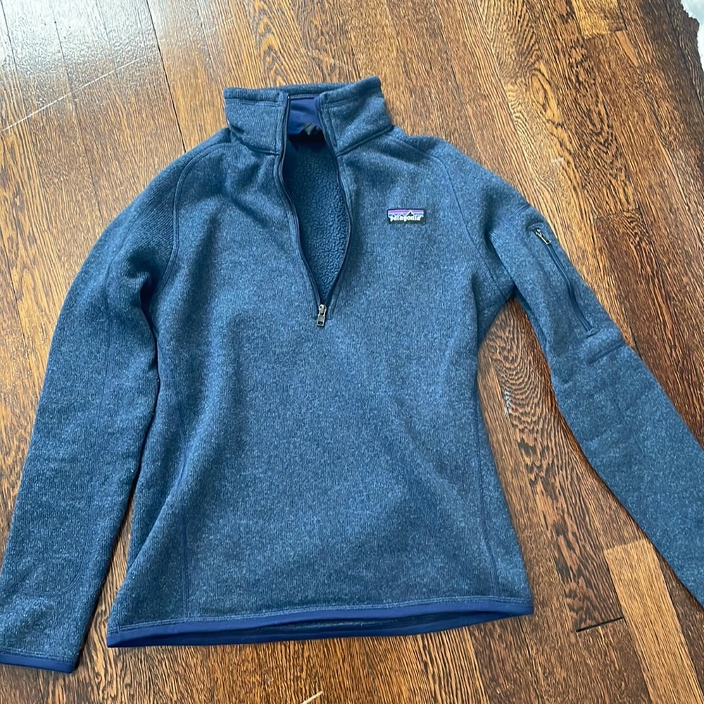 Patagonias women’s better sweater 1/4 zip, navy fleece
